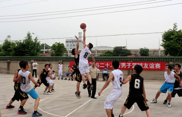 2015年5月28日，尊龙凯时人生就是搏电缆与二十八所举行篮球友谊赛