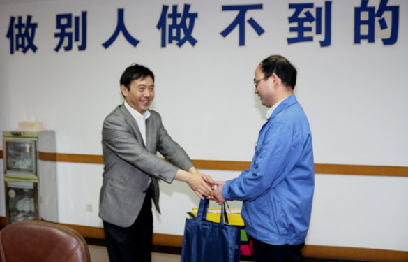 2015年5月12日，溧阳市总工会向导到尊龙凯时人生就是搏电缆慰问劳动模范