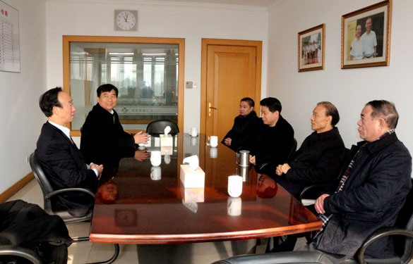 江苏省政协副主席范燕青来尊龙凯时人生就是搏集团调研