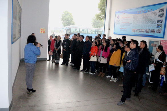 溧阳市新任72名公务员来尊龙凯时人生就是搏集团旅行