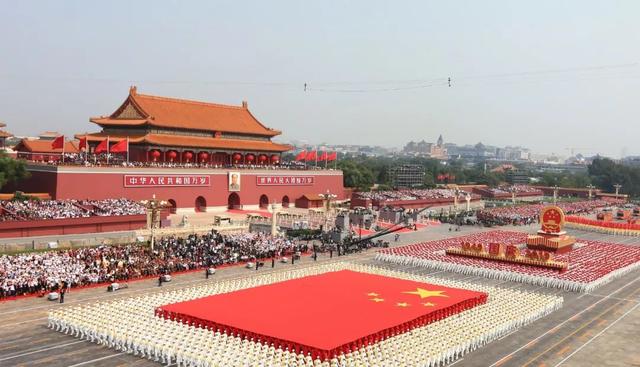 2019年，令尊龙凯时人生就是搏自豪的一件事——效劳国庆70周年大阅兵及联欢运动